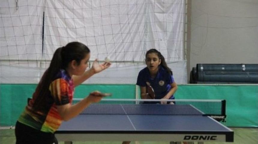 Analig Masa Tenisi Yarı Finalleri Başladı