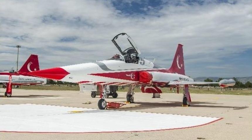 T&uuml;rk Yıldızları 25 G&ouml;steriye İmza Atacak