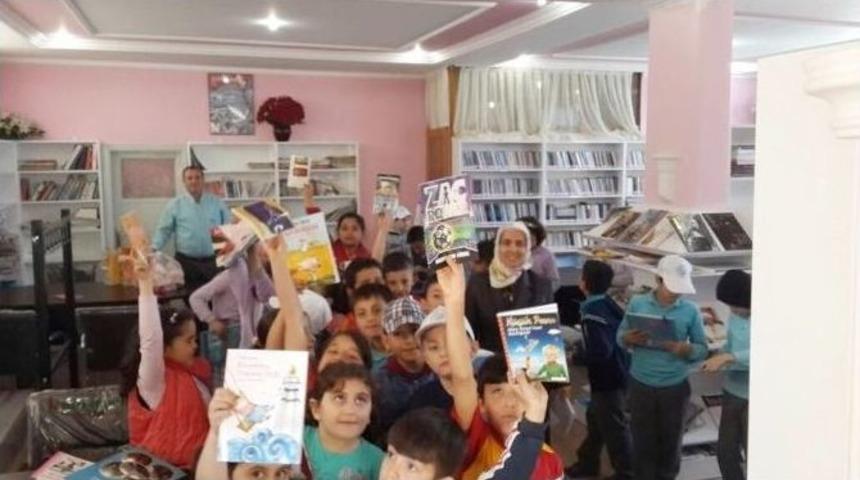 &Ouml;ğrencilerin K&uuml;t&uuml;phane Ziyareti