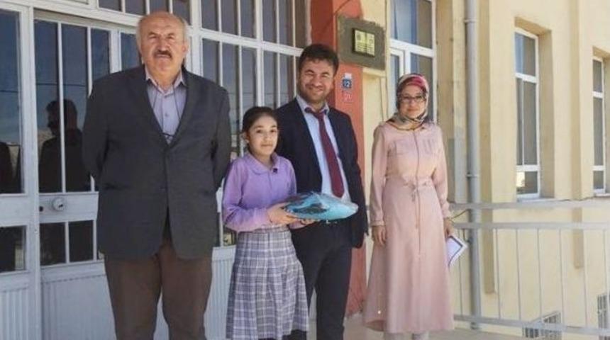 Başarılı &Ouml;ğrenciler &Ouml;d&uuml;llendirildi