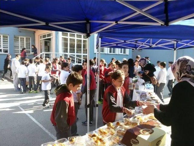 İsmetpaşa Ortaokulundan Kermes