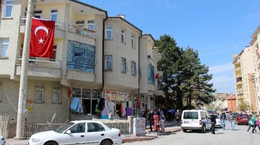 Şehidin Evinde H&uuml;z&uuml;n Hakim