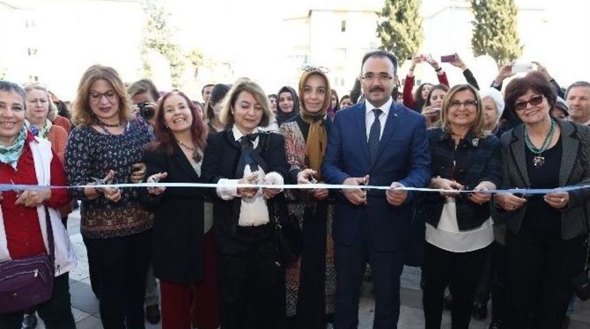 Uşak&rsquo;ta 76&rsquo;lı Eğitim Enstit&uuml;l&uuml;lerden &ldquo;sanatta 40 Yıl&rdquo; Sergisi