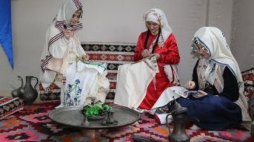 Ko-mek&rsquo;te Yılsonu Sergileri İ&ccedil;in Hazırlıklar Başladı