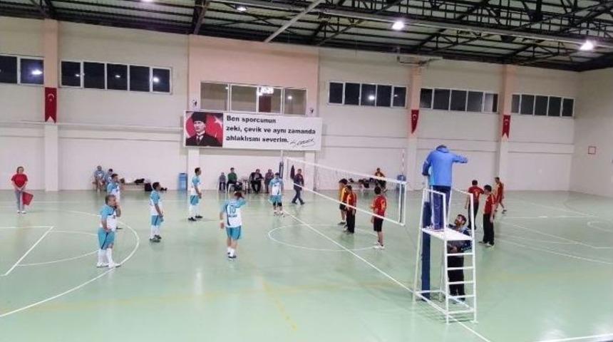 Didim&rsquo;de &Ouml;ğretmenler Voleybol Turnuvasında Karşılaştı