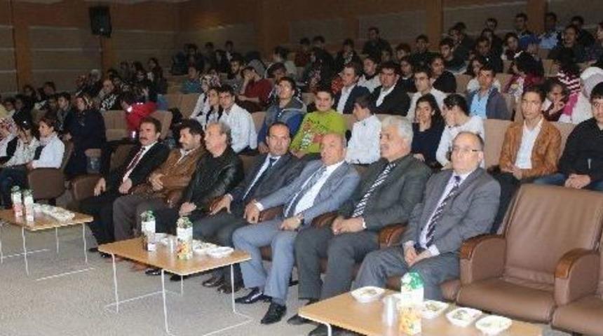 &Ouml;ğrenciler Ve &Ouml;ğretmenler, Meme Kanseri Hakkında Bilgilendirildi