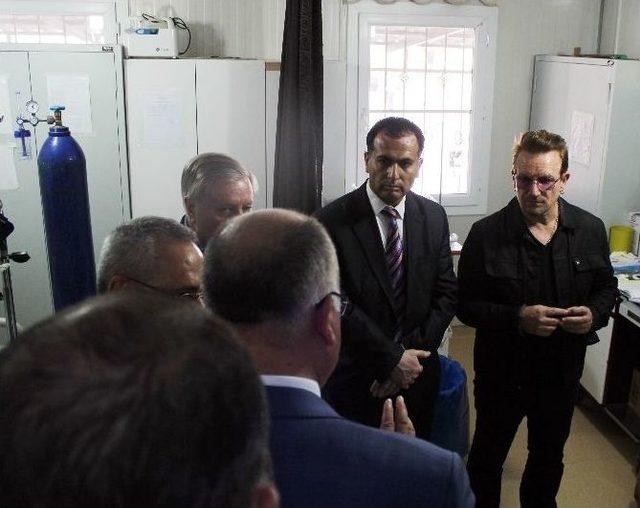 İrlandalı Ünlü Rock Sanatçısı Bono, Mülteci Çocuklarla Buluştu