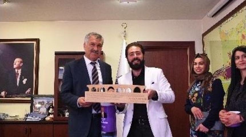&Uuml;nl&uuml; Ressam Yuva, Başkan Karalar&rsquo;ı Ziyaret Etti
