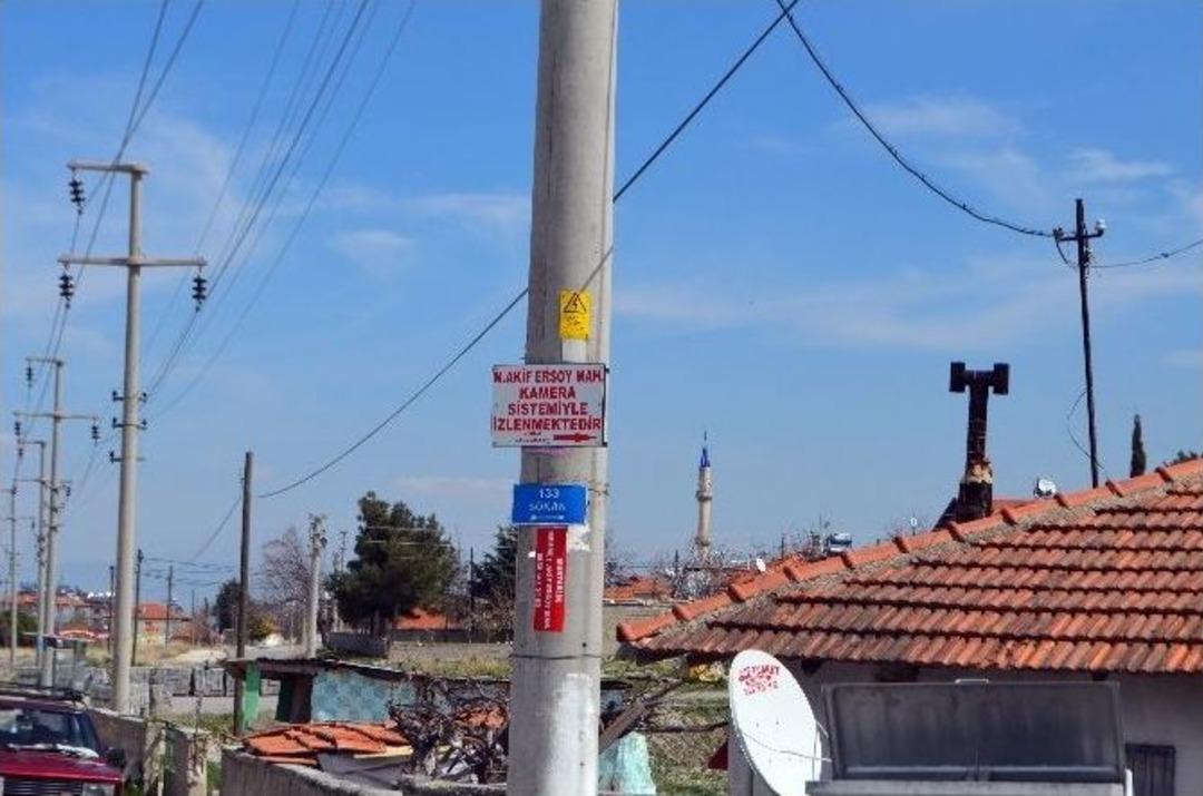 Mahallesini G&uuml;venlik Kamerasıyla Donattı