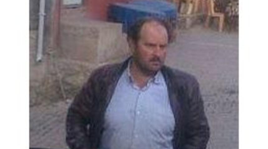 Alev Alan Trakt&ouml;r&uuml;n Altında Kaldı