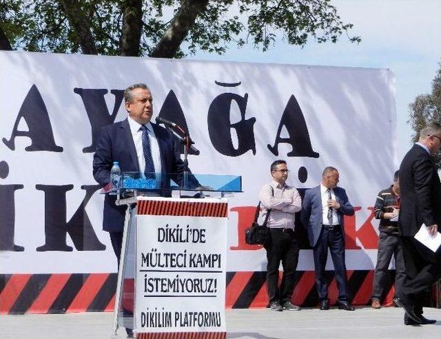 Dikili Halkı “dikili’de Mülteci Kampı İstemiyoruz” Diyerek Miting Yaptı