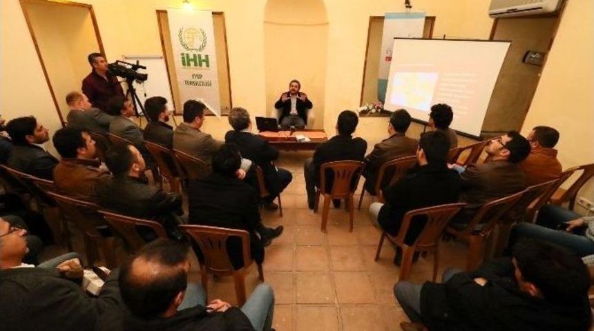 Ey&uuml;p&rsquo;te İhh Sohbetlerine Yoğun İlgi