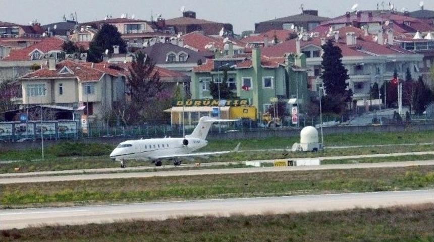 Ebru G&uuml;ndeş, Konser İ&ccedil;in Eşi Zarrab&rsquo;ın U&ccedil;ağıyla Antalya&rsquo;ya Gitti