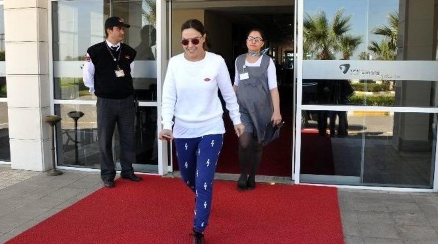 Ebru G&uuml;ndeş Antalya&rsquo;da