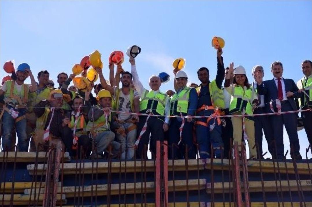 Bakan Yıldırım: "4.5 G&rsquo;ye Bir G&uuml;nde 4.5 Milyon Kişi Ge&ccedil;ti"