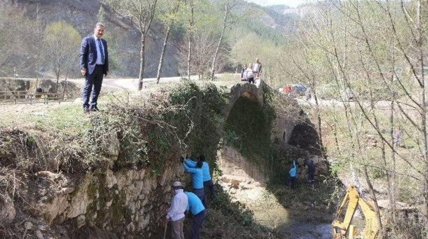 Tarihi Kızılge&ccedil;it K&ouml;pr&uuml;s&uuml; G&uuml;n Y&uuml;z&uuml;ne &Ccedil;ıkıyor