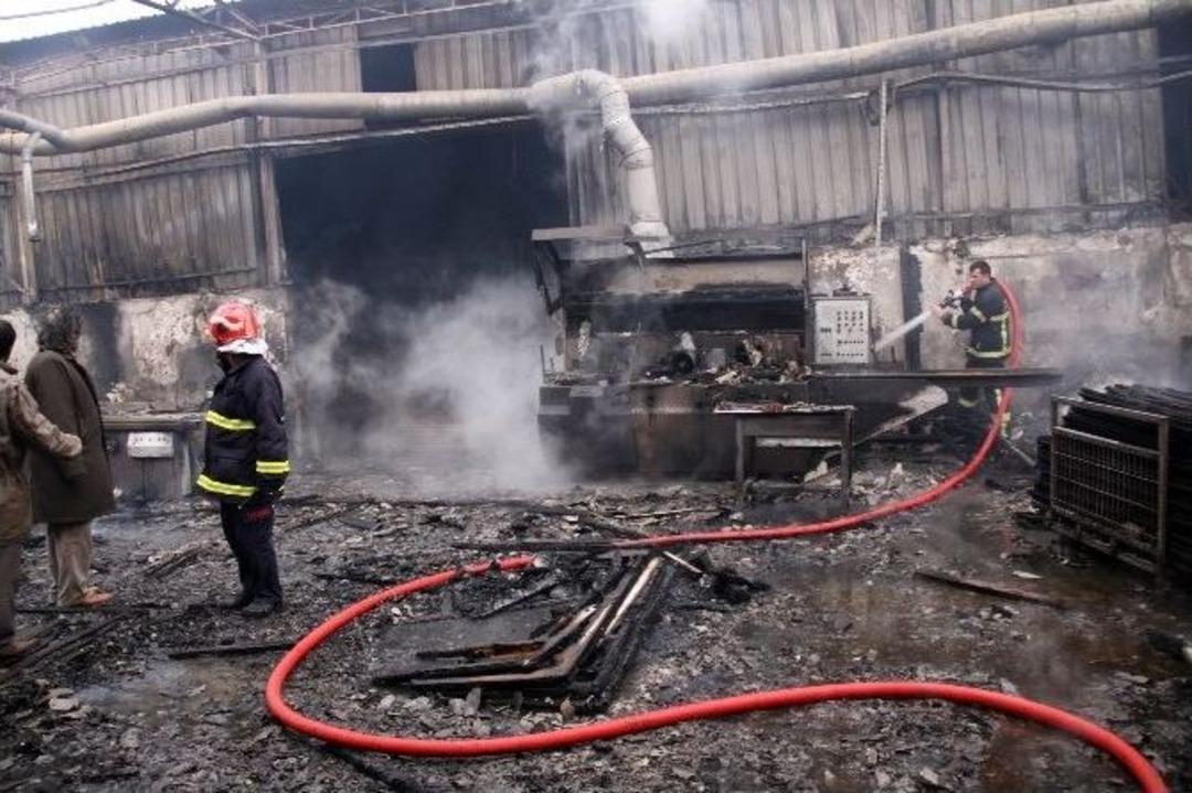 Fabrikada &Ccedil;ıkan Yangın Korkuttu