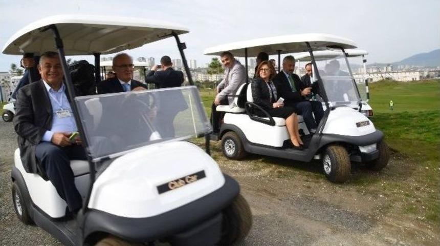 Tkb &Uuml;yeleri Golf Sahasını Gezdi