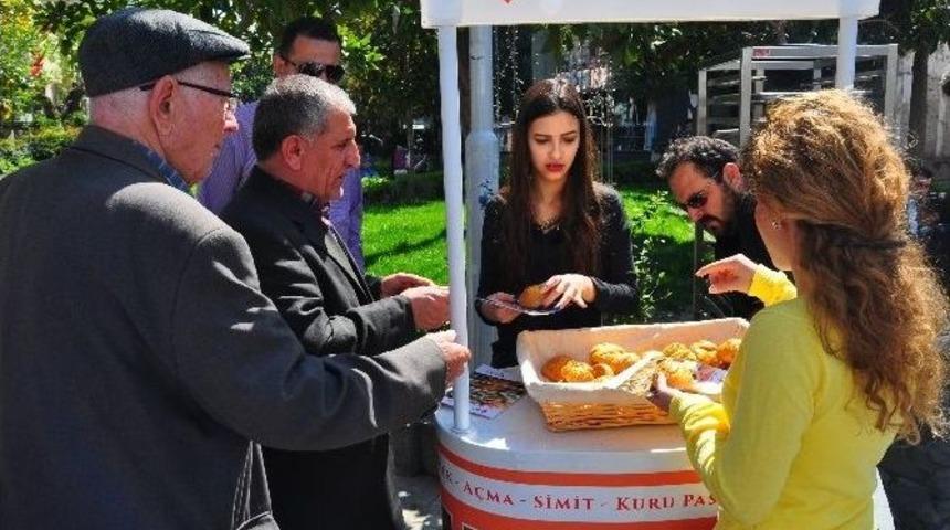 Manisa&rsquo;da Tadım G&uuml;n&uuml;ne Yoğun İlgi