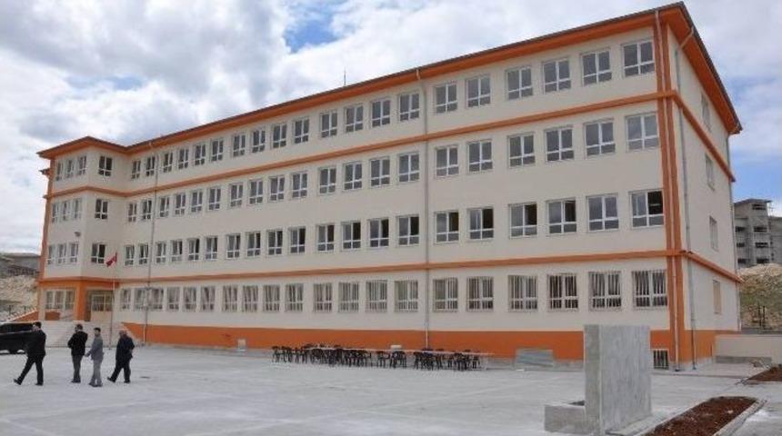 Kaymakam, İnşaatı Tamamlanan Okulu İnceledi