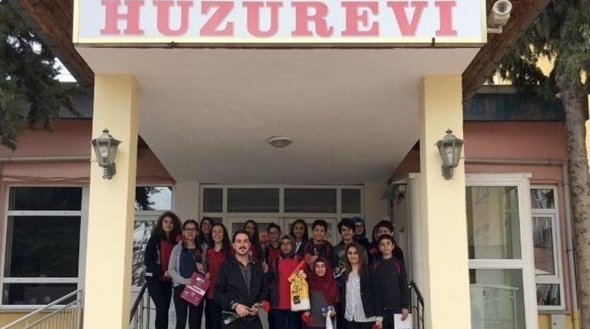 &Ouml;ğrencilerden Huzurevi Ziyareti