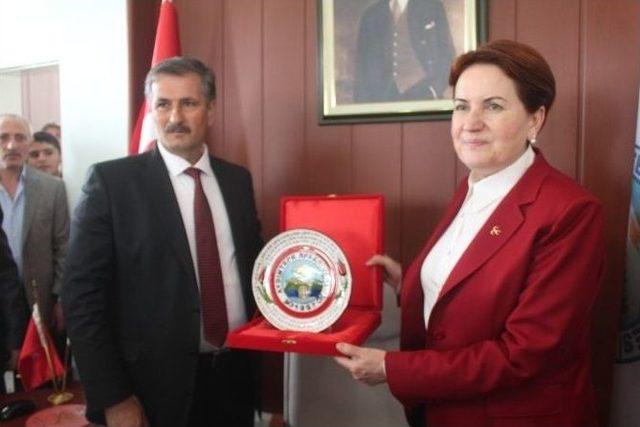 Mhp’li Akşener’e 