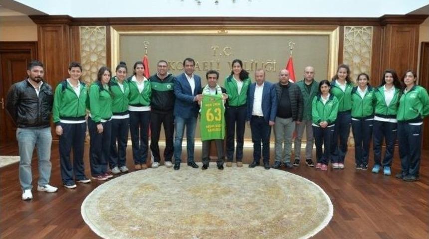 Vali G&uuml;zeloğlu&rsquo;na Hemşerilerinden Ziyaret