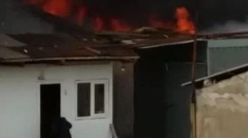 Fabrikanın Alev Alev Yanma Anı Kameraya Yansıdı