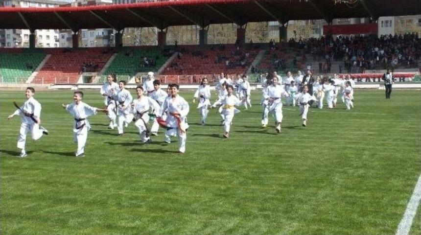 Diyarbekirspor, Sakaryaspor Ma&ccedil;ında Dostluk R&uuml;zgarı