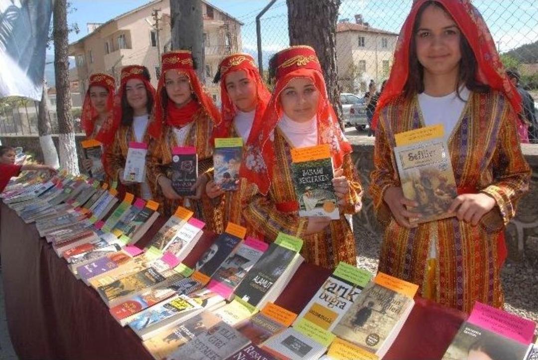 1001 Kitap Projesi &Ouml;ğrencileri Kitapla Buluşturdu