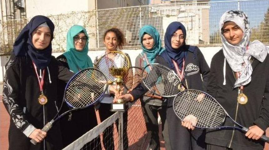 İmam Hatipli Kızlar Teniste Manisa&rsquo;yı Temsil Edecek