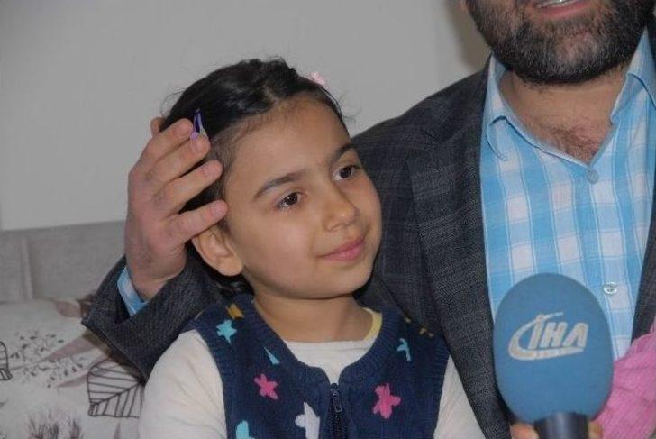 Davutoğlu, İstiklal Marşı’nı Ezbere Okuyan Minik Kübra’yı Ankara’ya Davet Etti G4