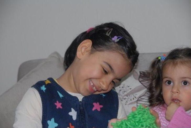 Davutoğlu, İstiklal Marşı’nı Ezbere Okuyan Minik Kübra’yı Ankara’ya Davet Etti G5