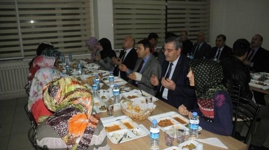 Vali Işın, Pansiyon Ziyaretinde Bulundu