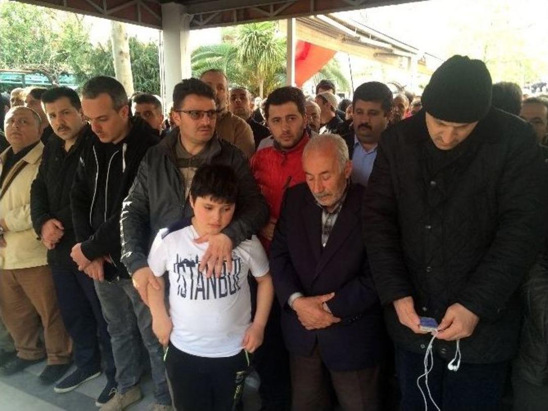 Ter&ouml;r Saldırısında Hayatını Kaybeden &Ouml;ğretmen Toprağa Verildi