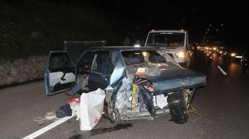 İki Ara&ccedil; Birbirine Girdi: 6 Yaralı