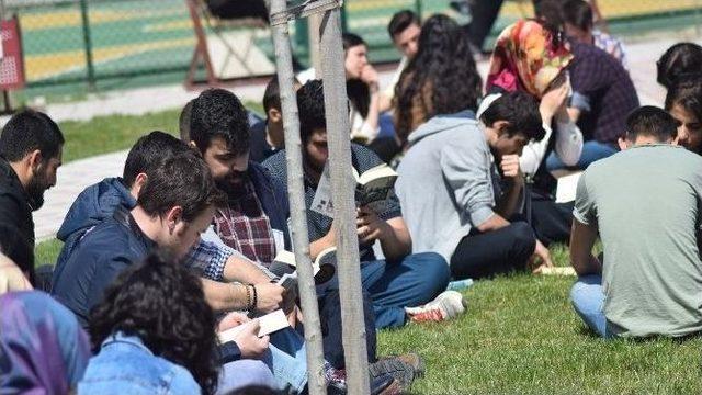 Bandırma Onyedi Eylül Üniversitesi “kitabını Al Gel” Etkinliği Düzenledi