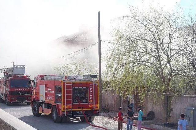 Yunak’ta Yangında İki Büyükbaş Hayvan Telef Oldu