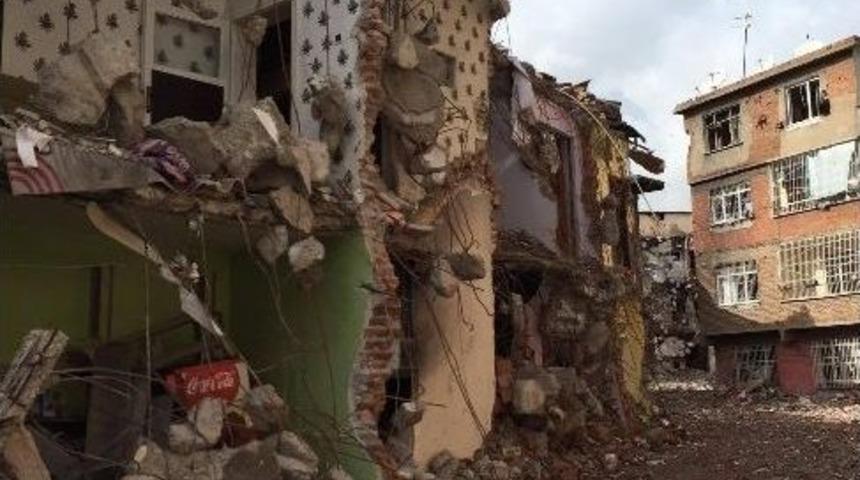 Sur&rsquo;da Yaşanan &Ccedil;atışmaların Şiddeti Fotoğraflarla Ortaya &Ccedil;ıktı