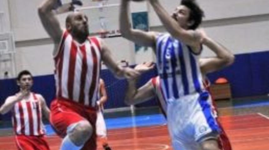 Nil&uuml;fer Belediyespor Farklı Kazandı