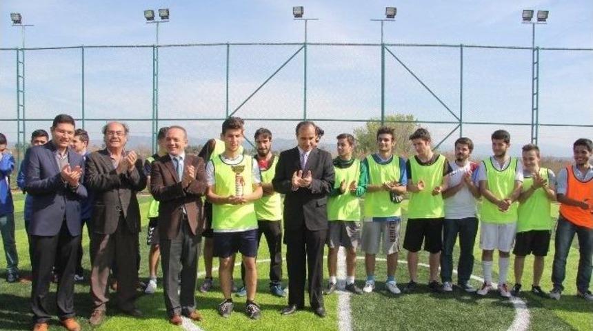 Burhaniye&rsquo;de Meslek Y&uuml;ksek Okulu Halı Saha Turnuvası