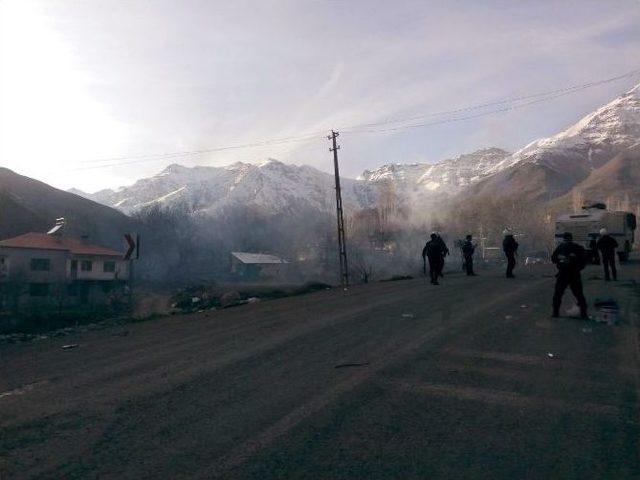 Hakkari’de Yol Kesen Köylülere Gazlı Müdahale