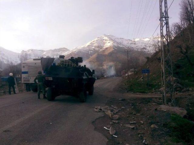 Hakkari’de Yol Kesen Köylülere Gazlı Müdahale