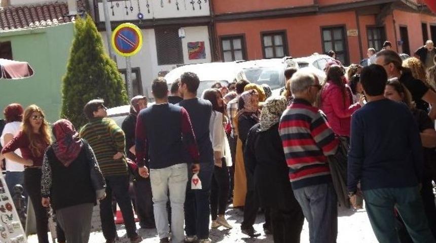 Tarihi Odunpazarı&rsquo;nda G&ouml;r&uuml;lmemiş Kalabalık