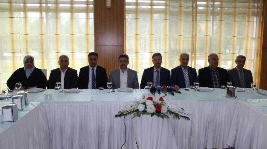 Ak Parti Basın Mensuplarıyla Bir Araya Geldi