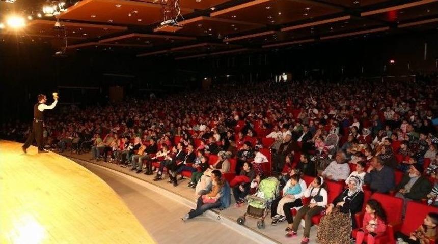 Salon Sirkinden Muhteşem G&ouml;steri