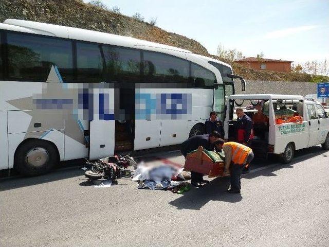 Yolcu Otobüsü Elektrikli Bisiklete Çarptı: 1 Ölü, 1 Yaralı