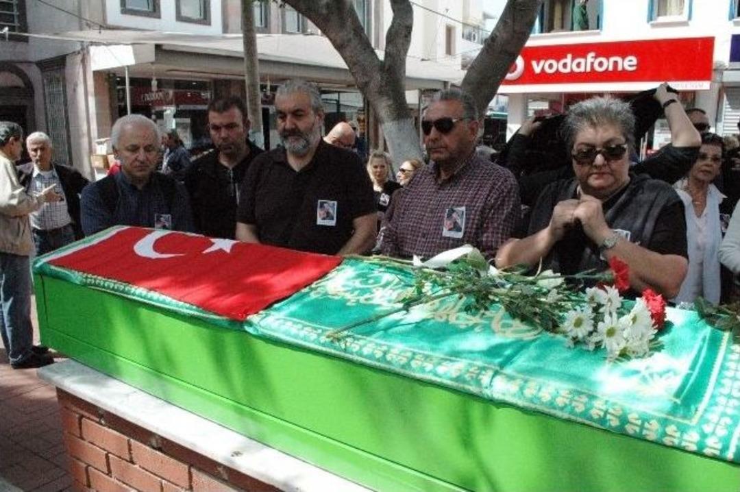 &Uuml;nl&uuml; Sanat&ccedil;ı Son Yolculuğuna Uğurlandı