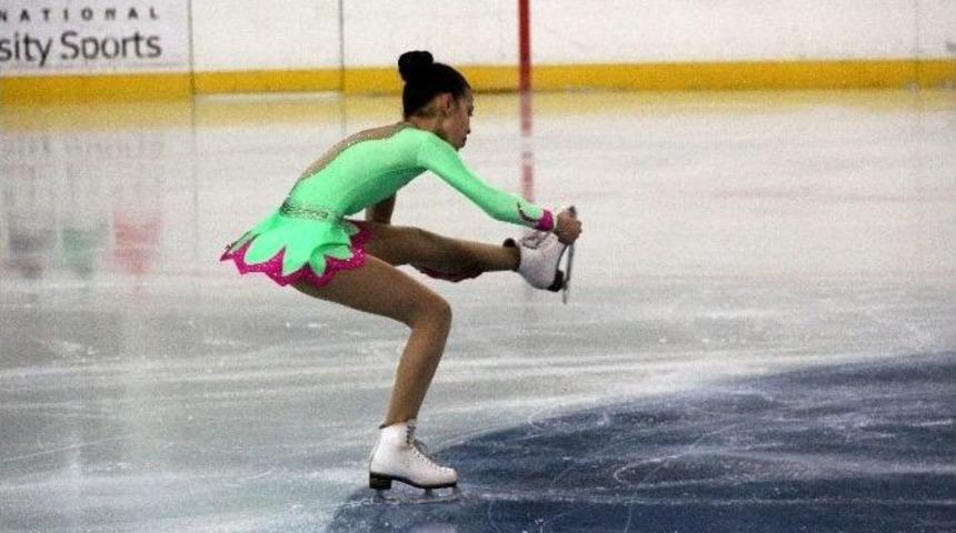 Erzurum&rsquo;da Artistik Paten Teşvik Yarışması&rsquo;nda K&uuml;&ccedil;&uuml;k Sporcular Nefes Kesti