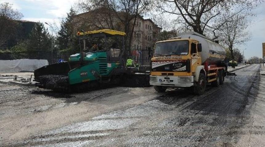 İn&ouml;n&uuml; Bulvarı Yan Yollarına Yeni Asfalt